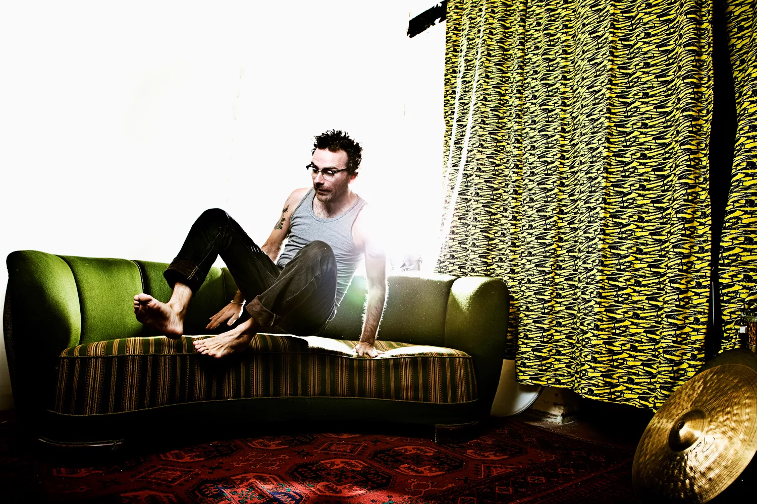 Mikael Simpson annoncerer koncerter på Nørrebro Teater