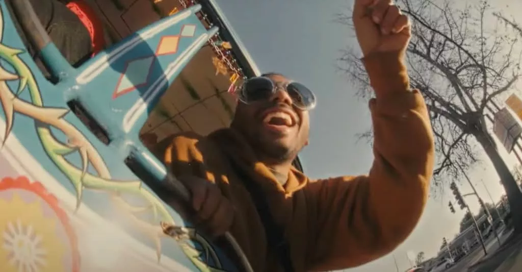 VIDEO: Toro y Moi tager et afbræk fra hverdagen i San Fransisco-solen
