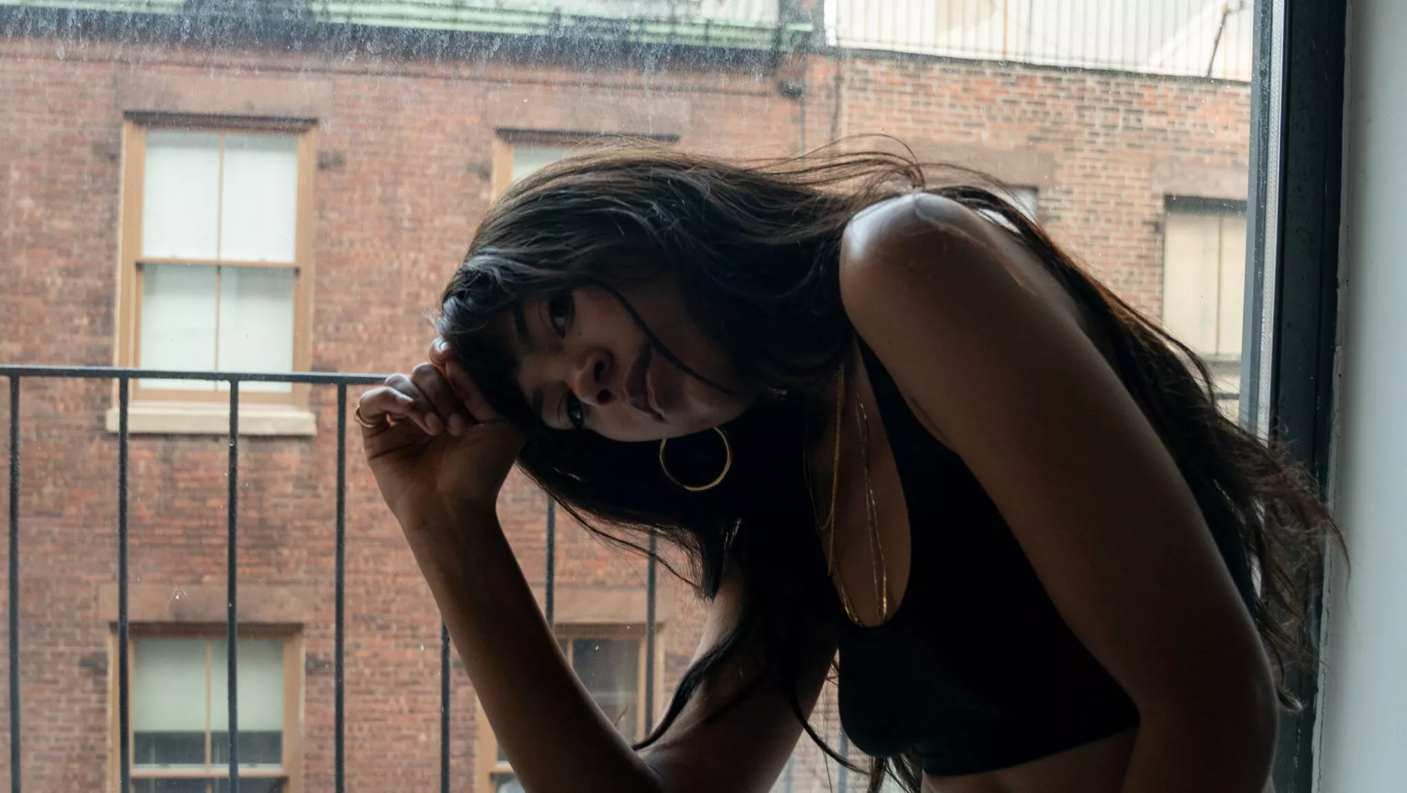 Hypede Kwamie Liv leverer fløjsblød cool noir