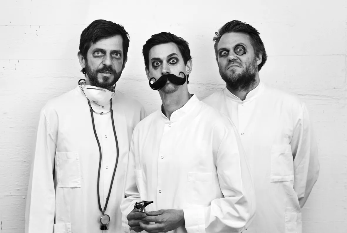 Ibrahim Electric udgiver album og turnerer