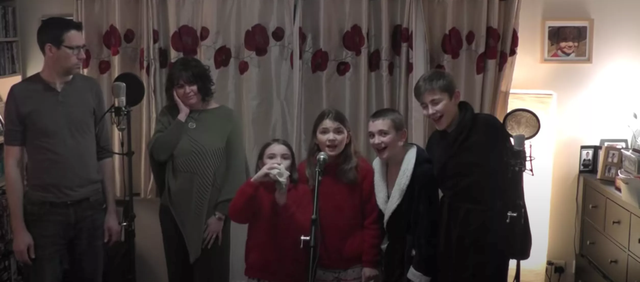 Familie på seks går viralt med lockdown-fortolkning af Bonnie Tyler-klassiker