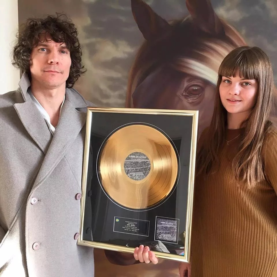 Håkan Hellström säljer guld