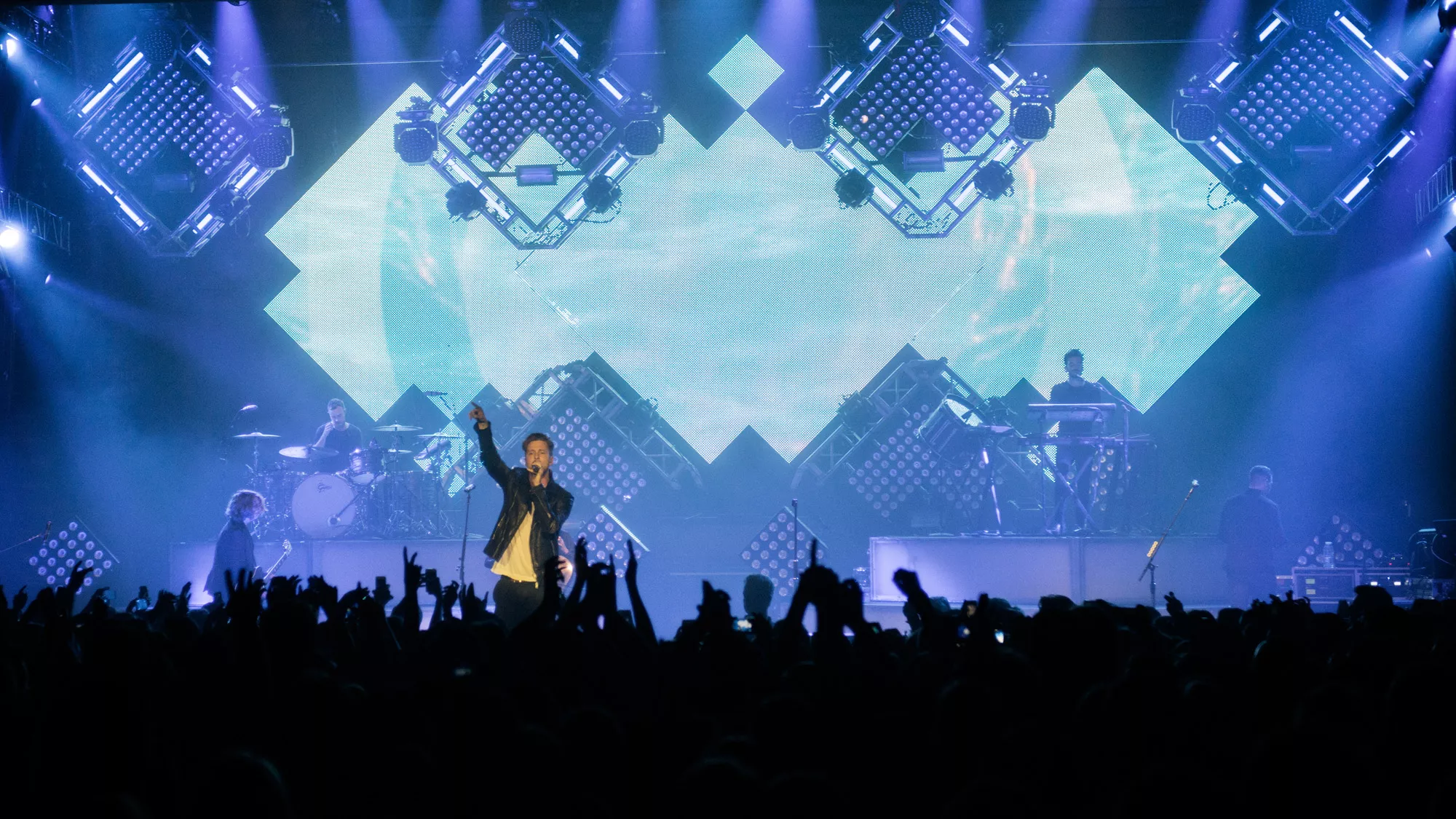 Hør OneRepublics cover af "Champagne Supernova"