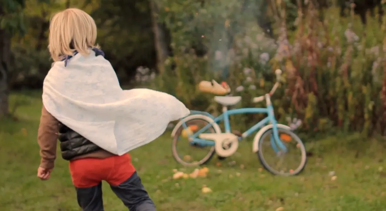 Videonyhed: Børn, læderjakker og eksplosioner