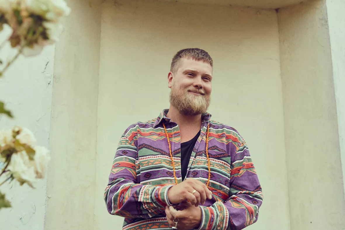 Svævende salmepopsange – nu på dansk 