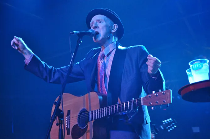 The Pogues-guitarist død