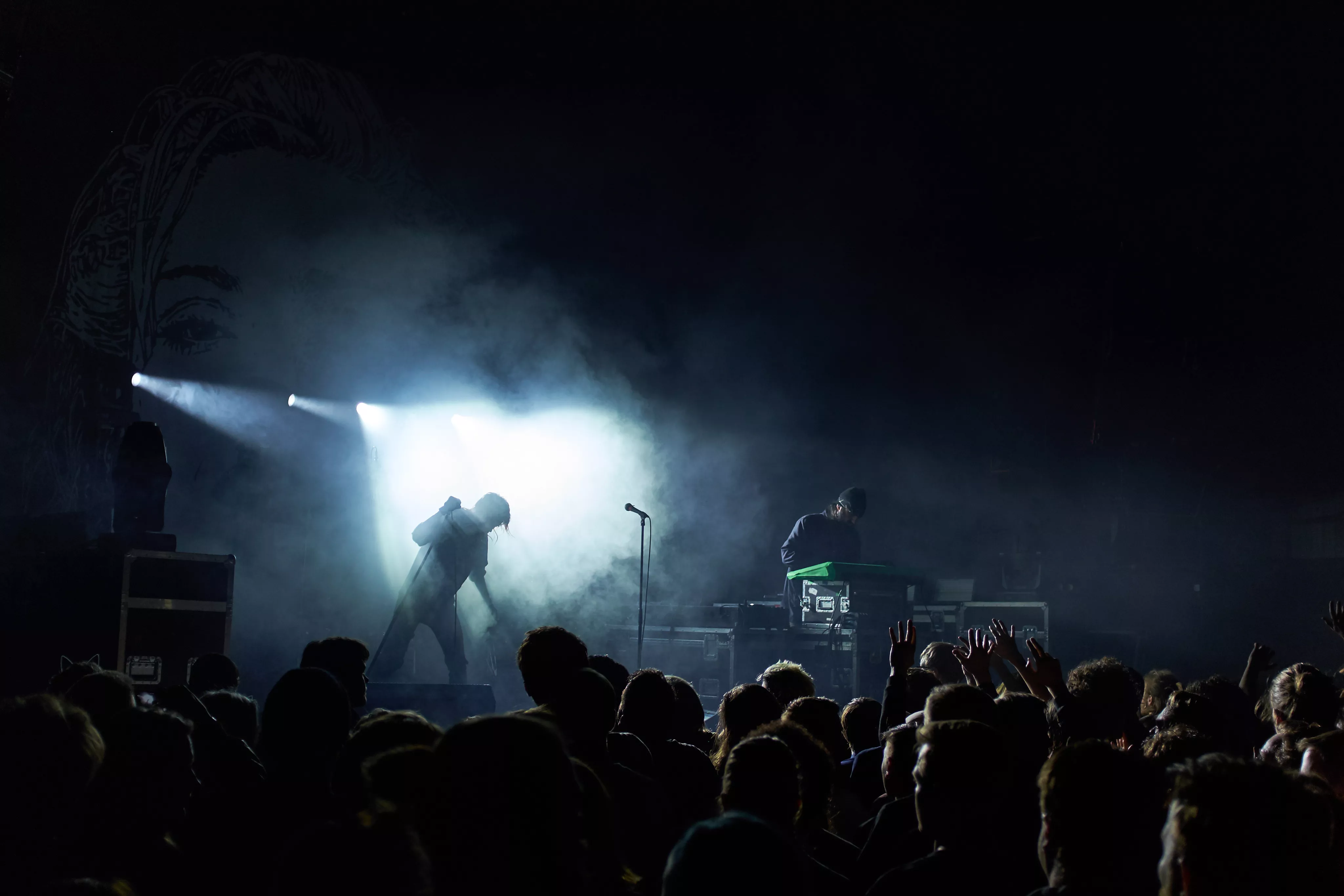 Crystal Castles aflyser tour efter voldtægtsanklager  