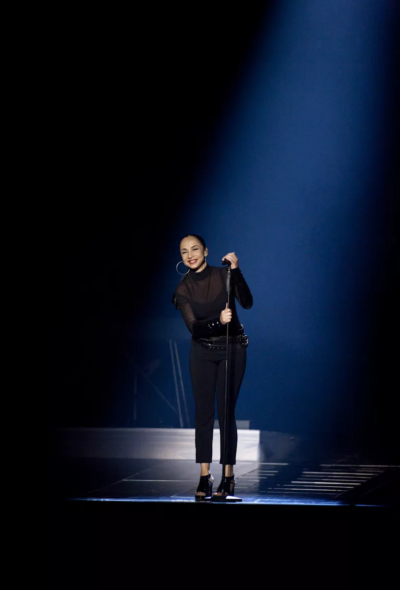 Sade er tilbage med rørende nummer