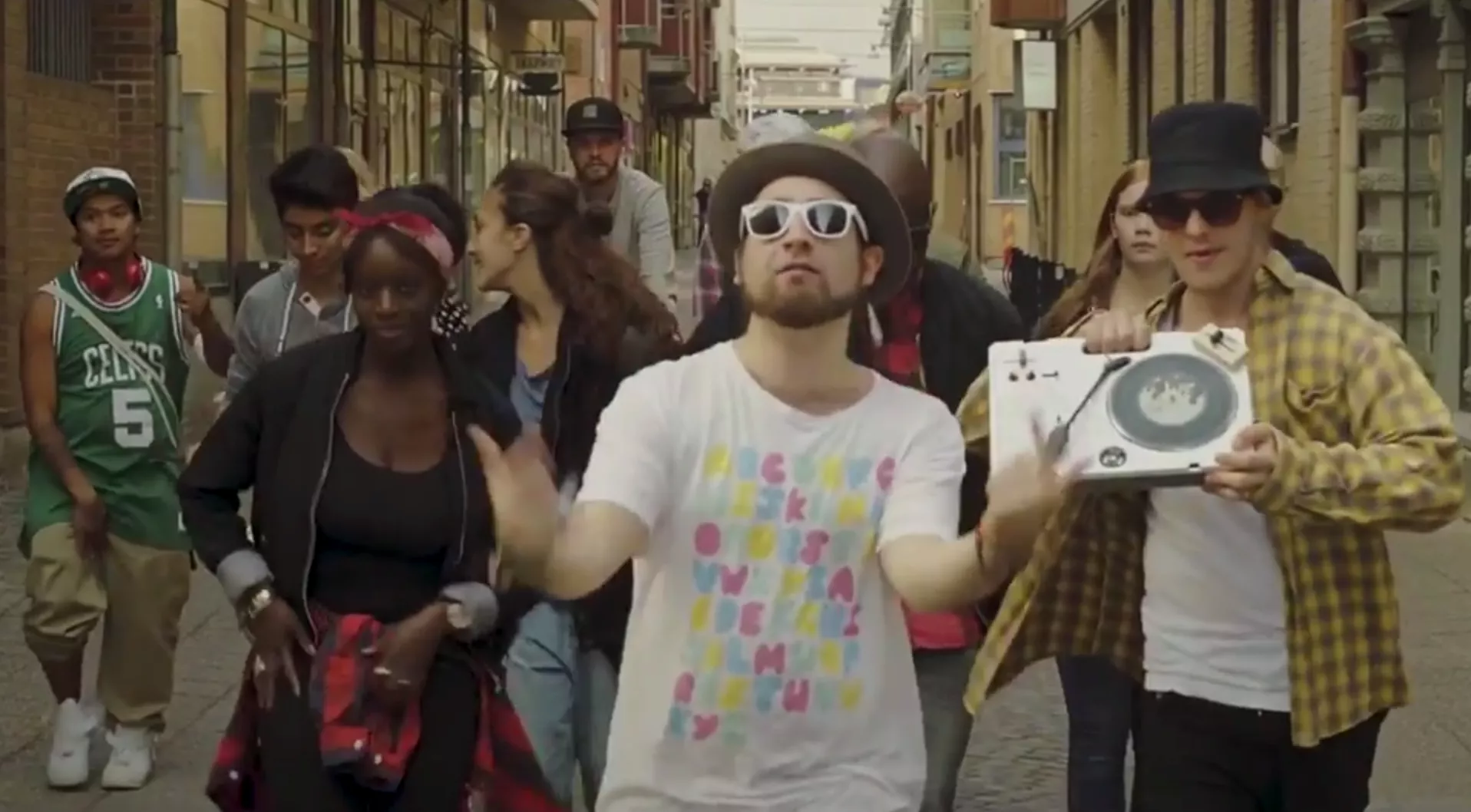 PREMIÄR: Mollgan – När Det Brinner