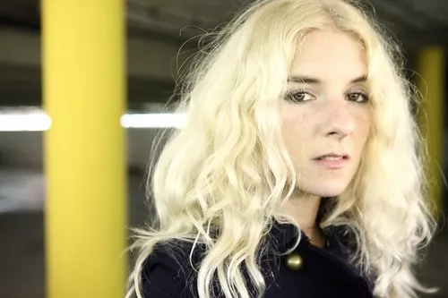 Jonna Lee spelar in nytt i vår