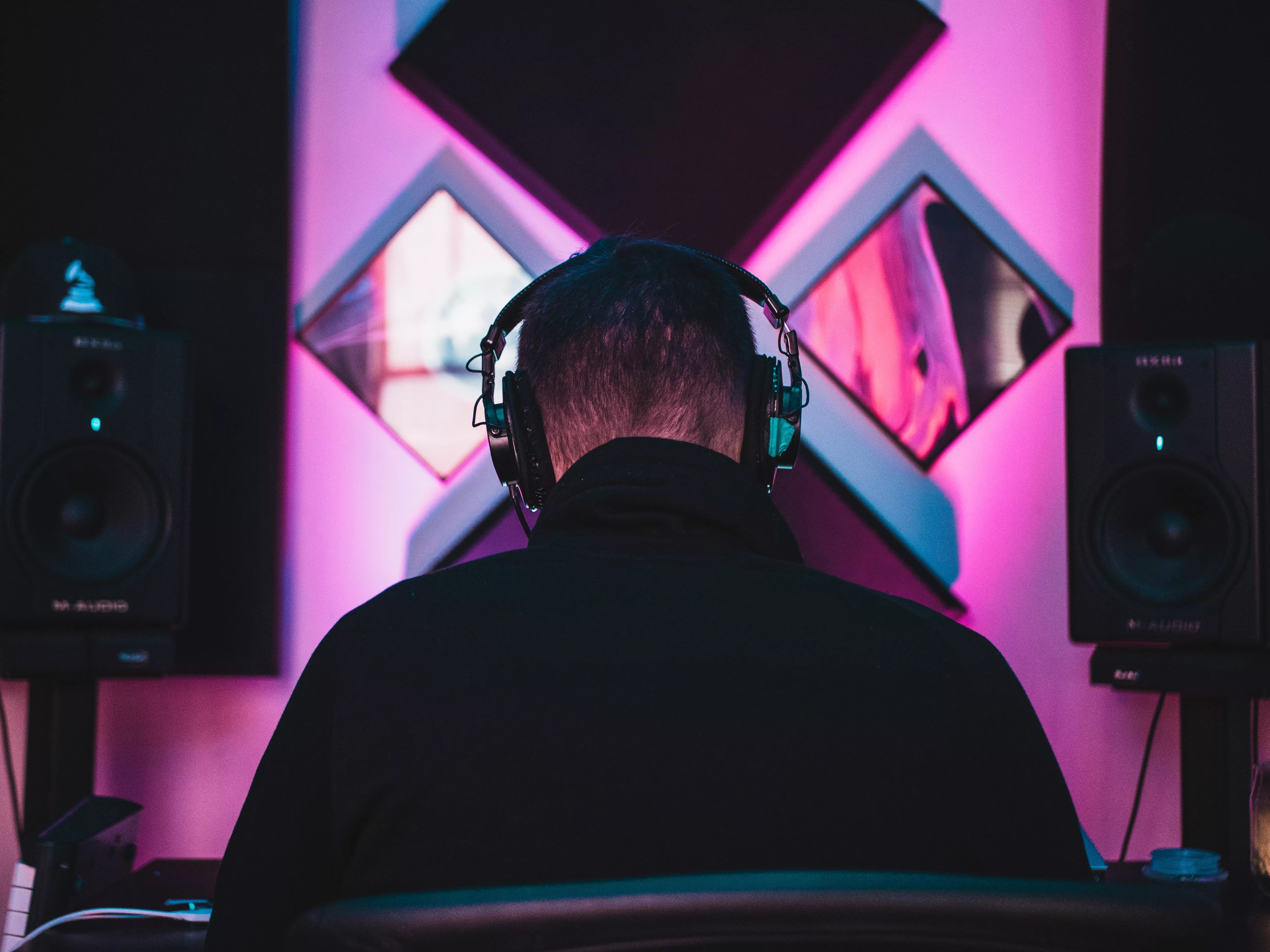 Hårplejeprodukter hitter hos mænd i musikbranchen