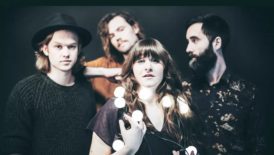 Vellyd og vokalharmonier på sikker dansk folkpopdebut