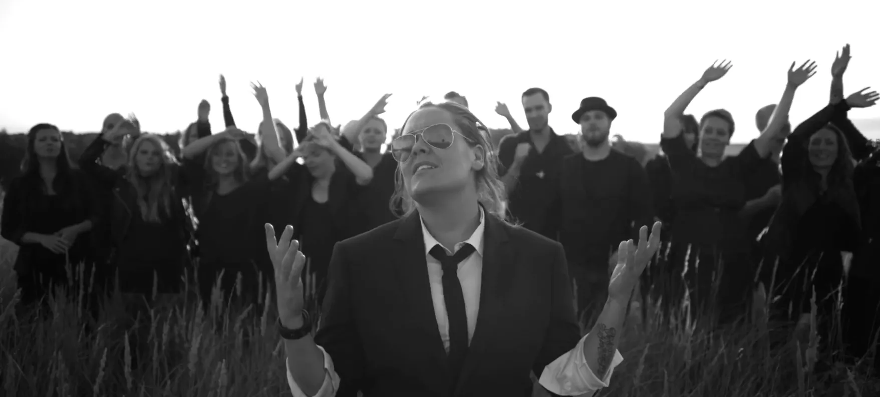 Hør Linda P's støttesang til realitydeltagerne