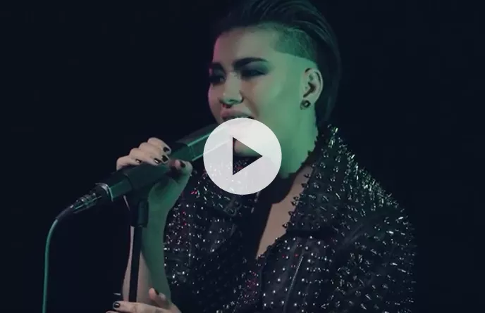 Mendoza spiller djævelsk helt i ny live-session