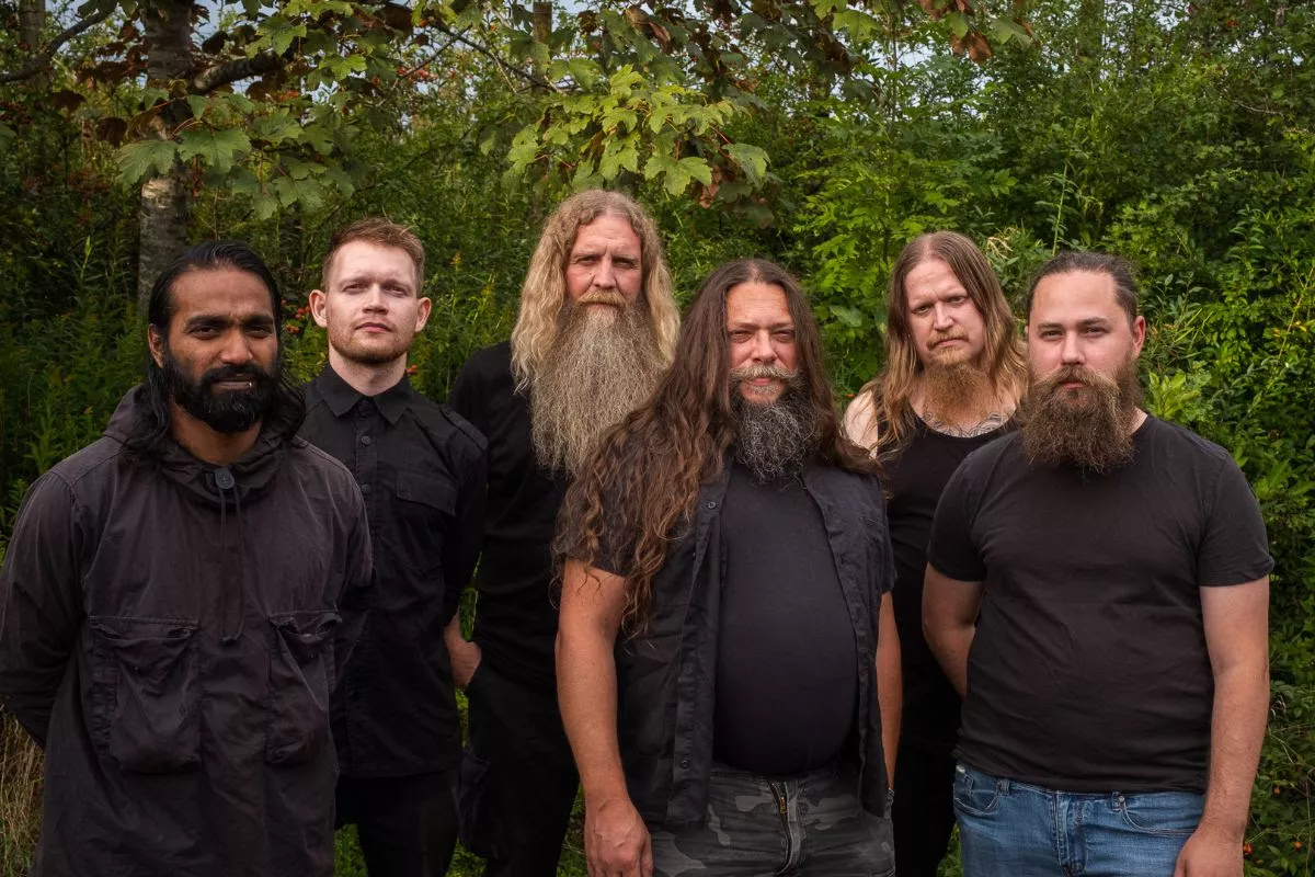 Svartsot annoncerer første album i seks år