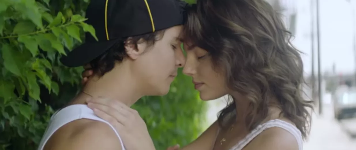 Hør Lukas Grahams nye kærlighedsballade – og se videoen