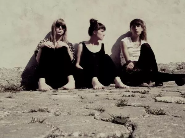 Niels på dåse genopstår på engelsk