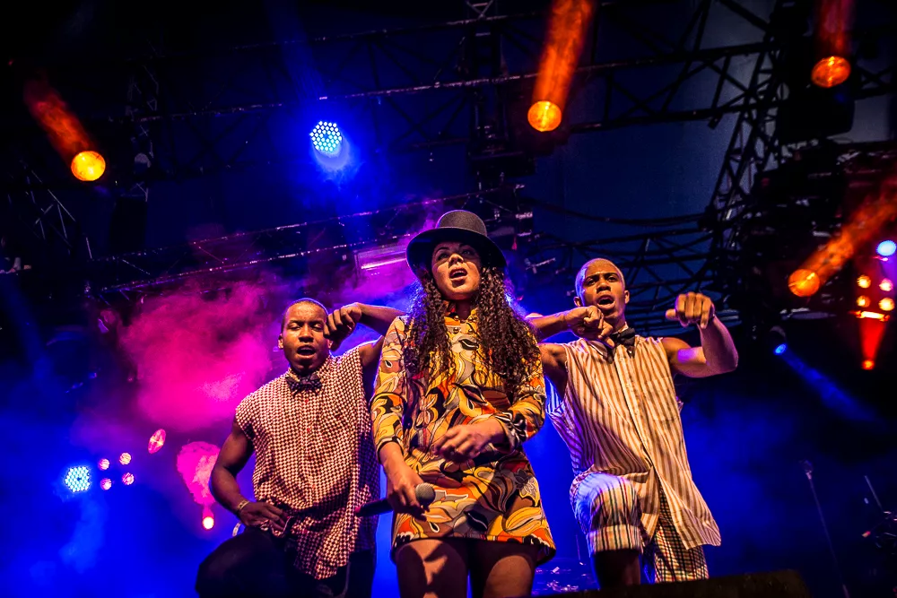 Mapei visar upp sig i Sverige