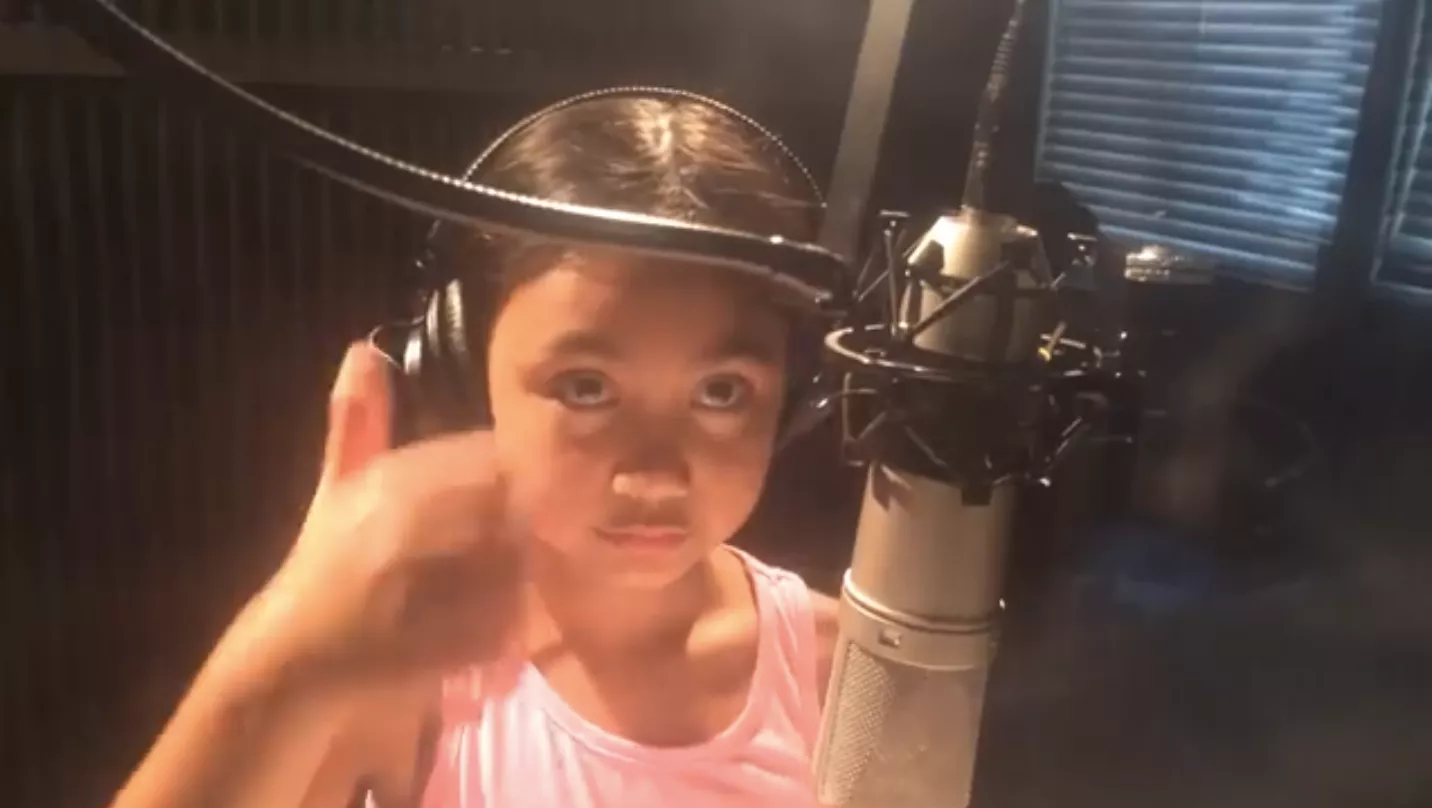 Se 8-årig pige tage Sia ud i hendes eget hit 