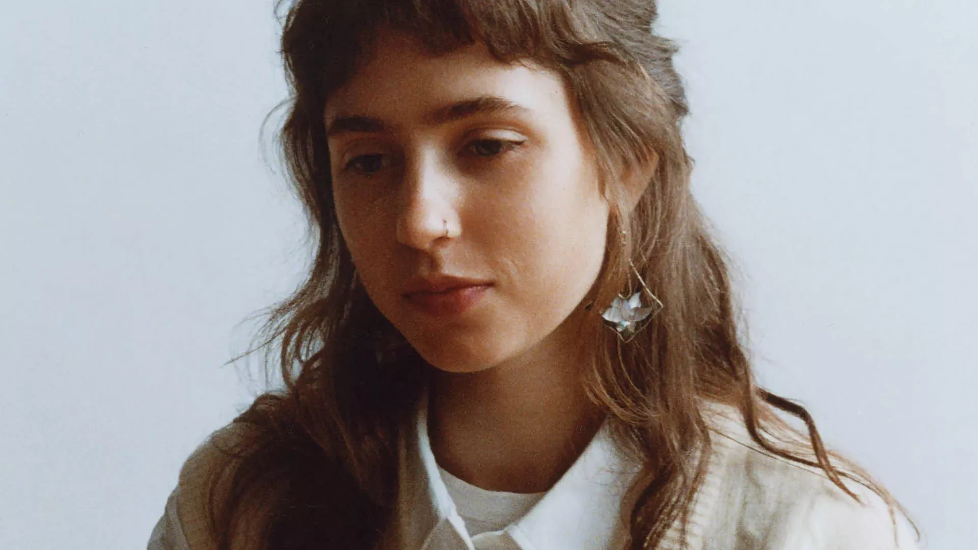 Idag släpper den amerikanska indieartisten Clairo ny musik.