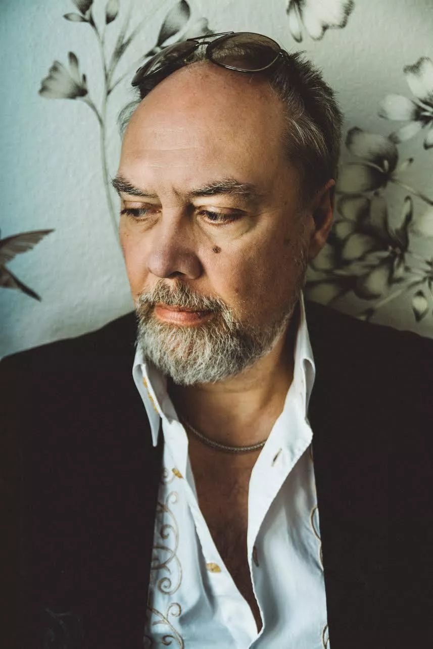 60-års fødselaren og 80'er-hitmageren Poul Halberg udgiver ny single og video