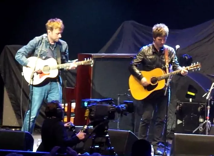 Noel Gallagher og Damon Albarn i historisk musikalsk forening