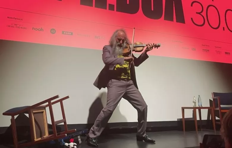 WARREN ELLIS I DANMARK: "Vi er alle sammen ufuldendte værker"