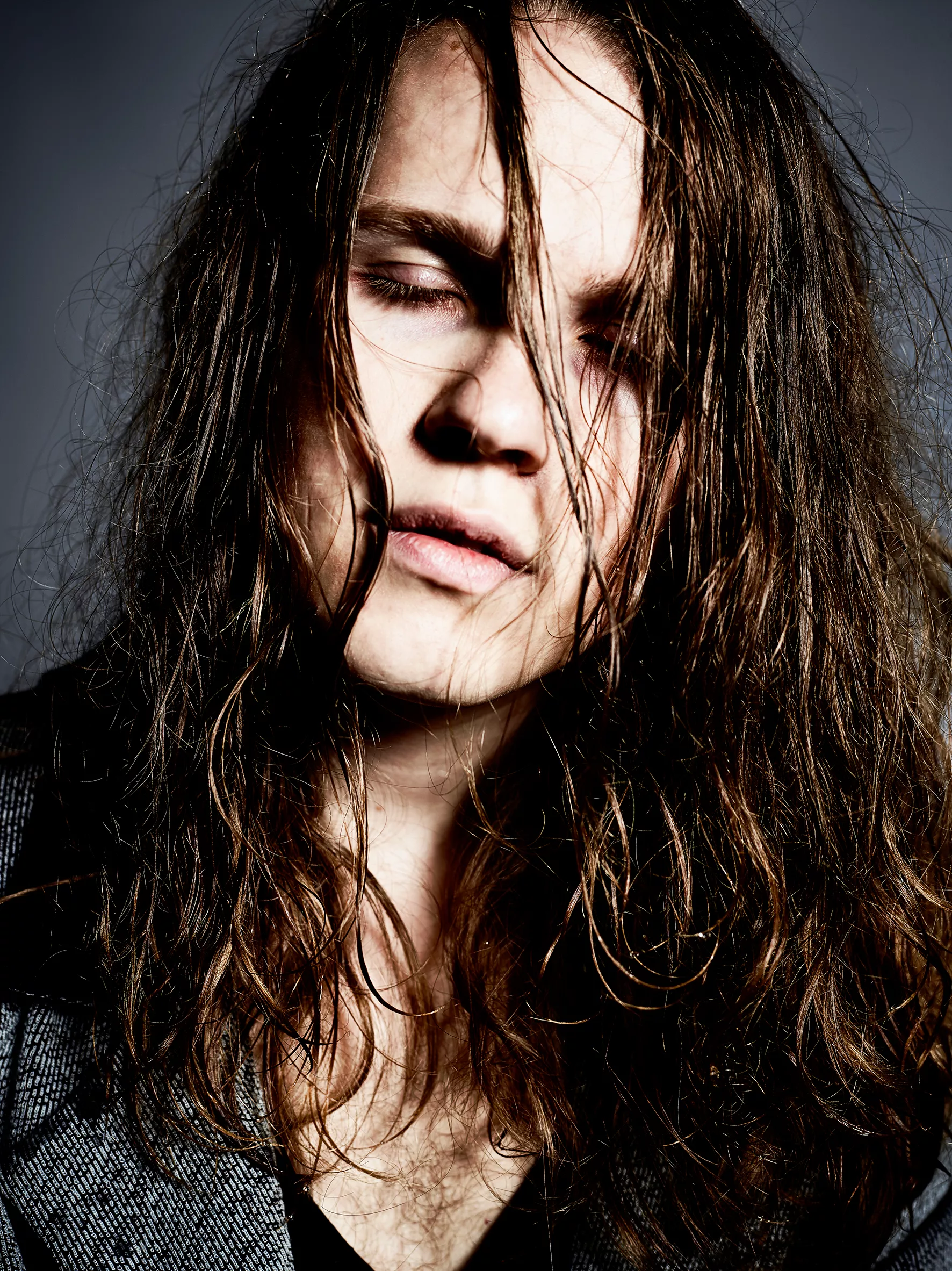 "Jag har flytt från allt och alla" – smyglyssna på Dennis Kallas nya EP