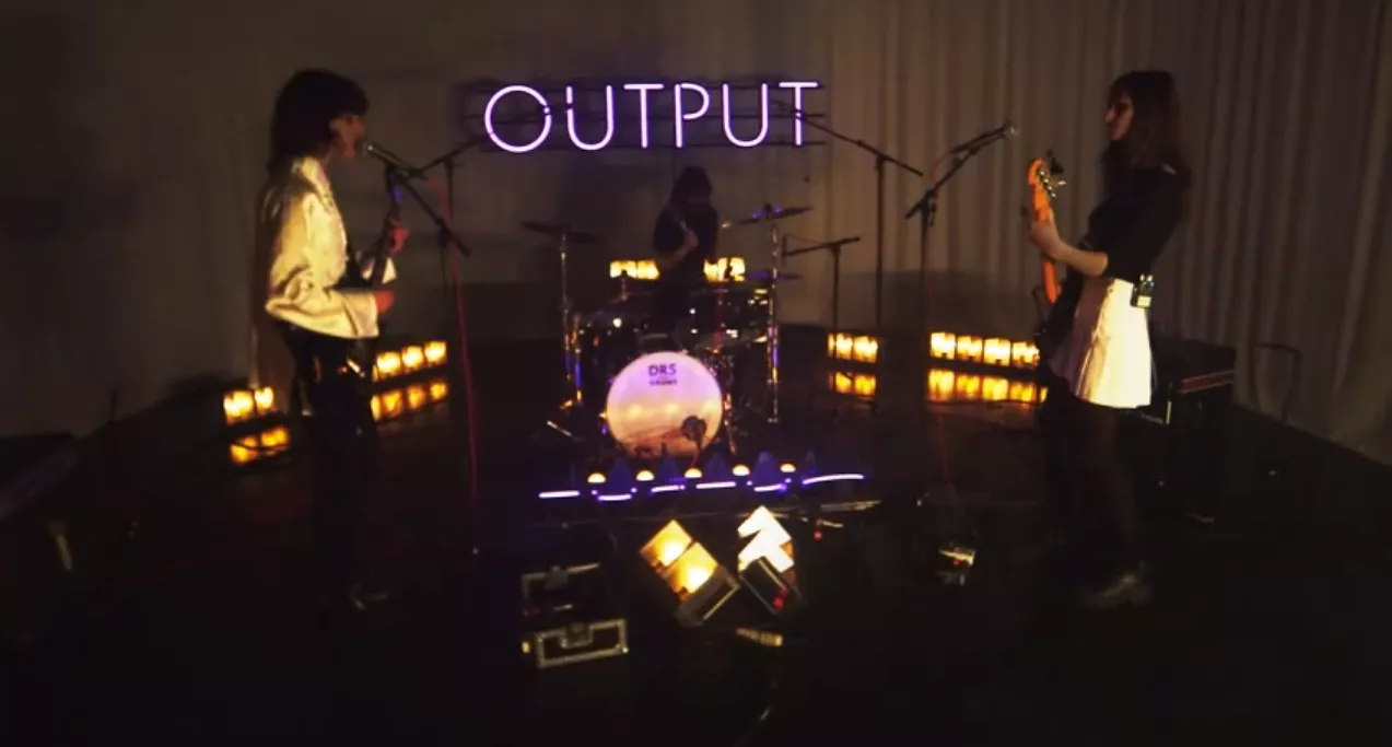 Se Velvet Volume trashe Britney Spears op hos DR