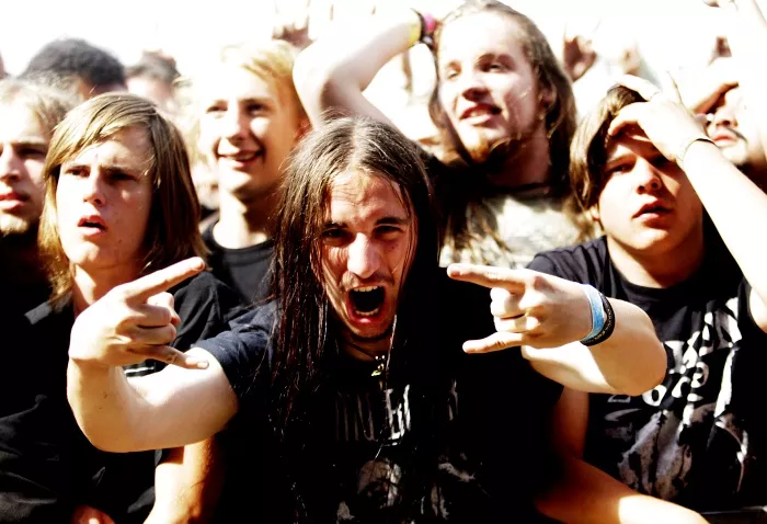 Spela på världens största metalfestival