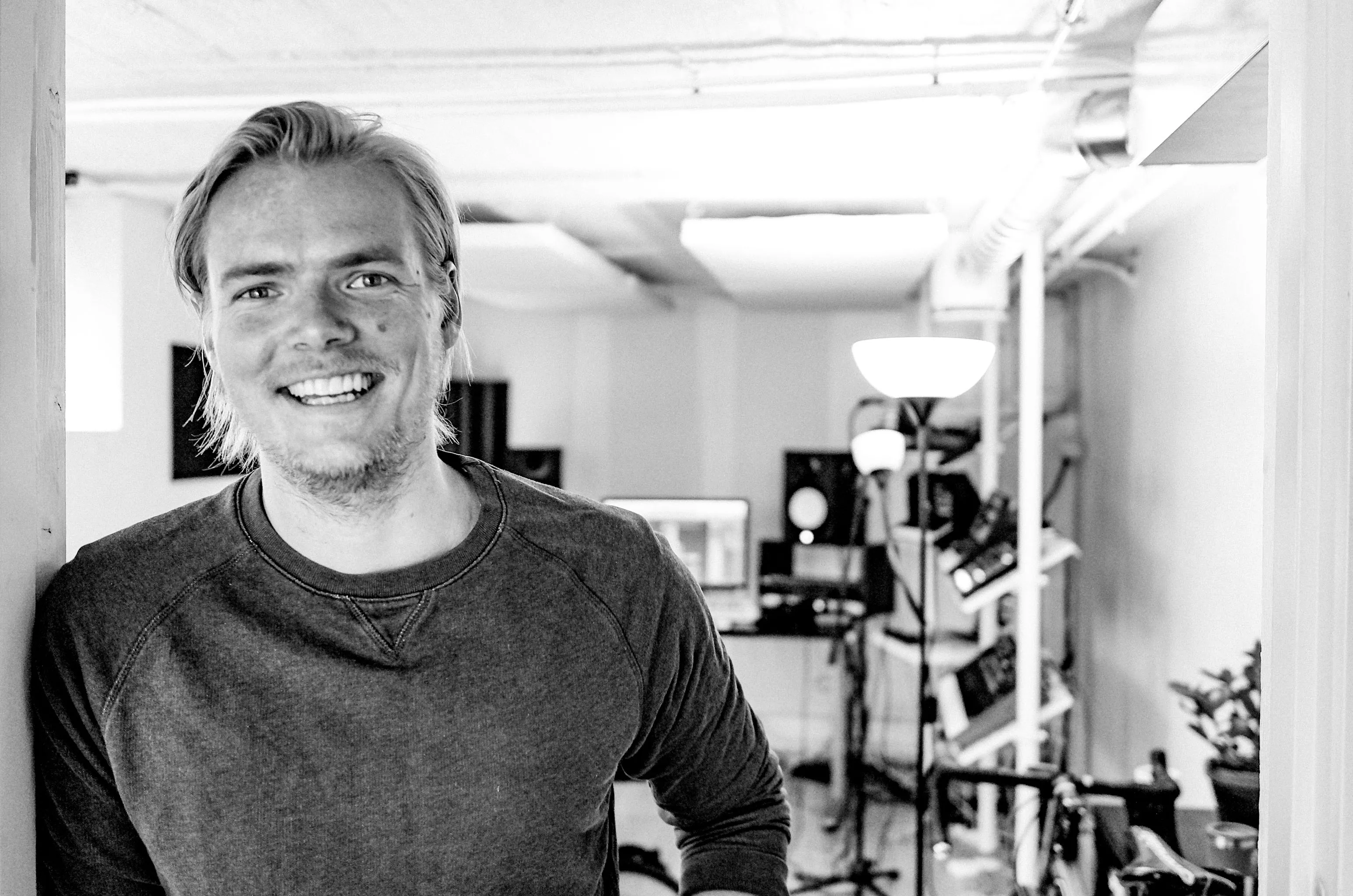 På studiobesøk hos Carl Louis