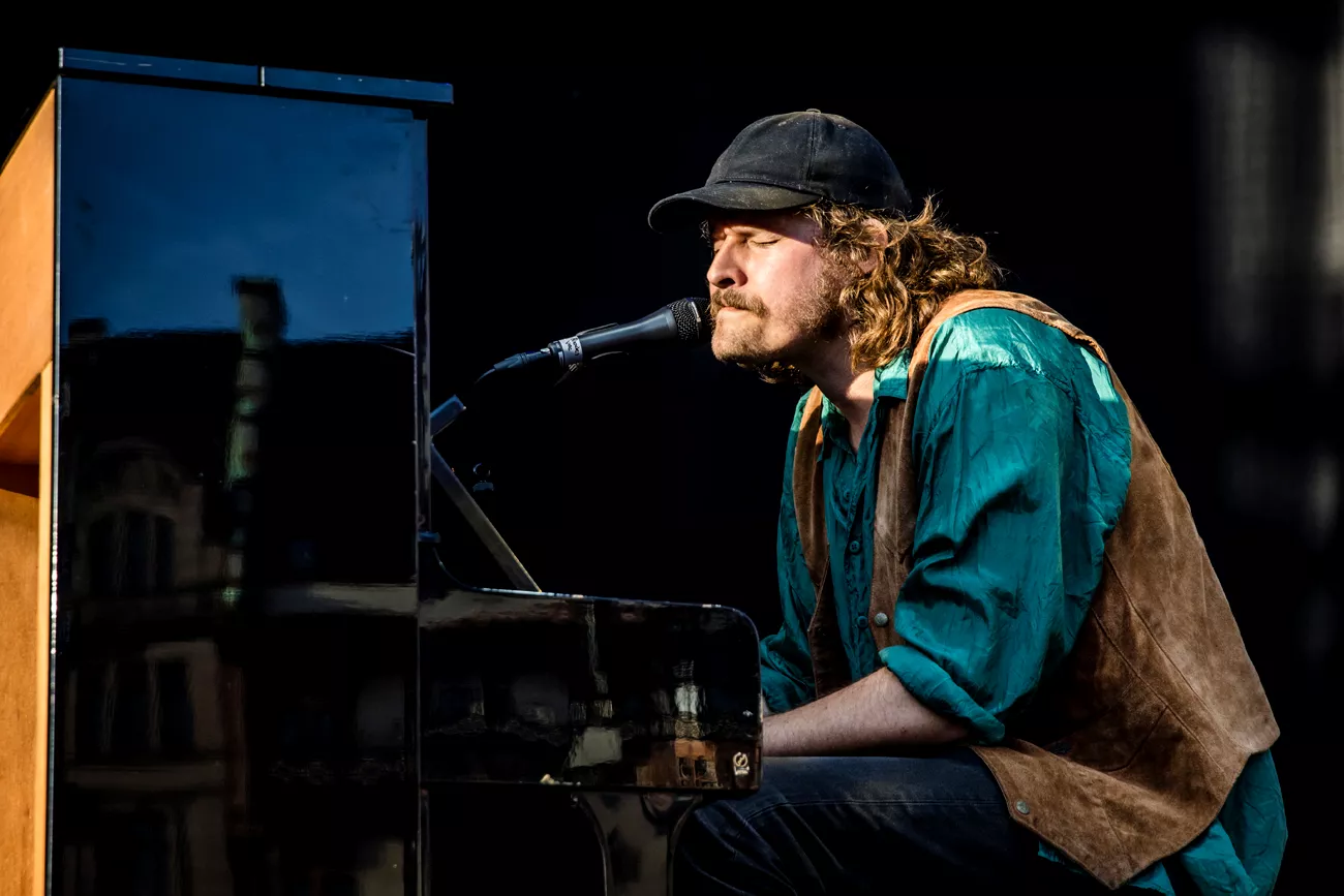 Kokte suppe av sin caps og ga til medmusiker