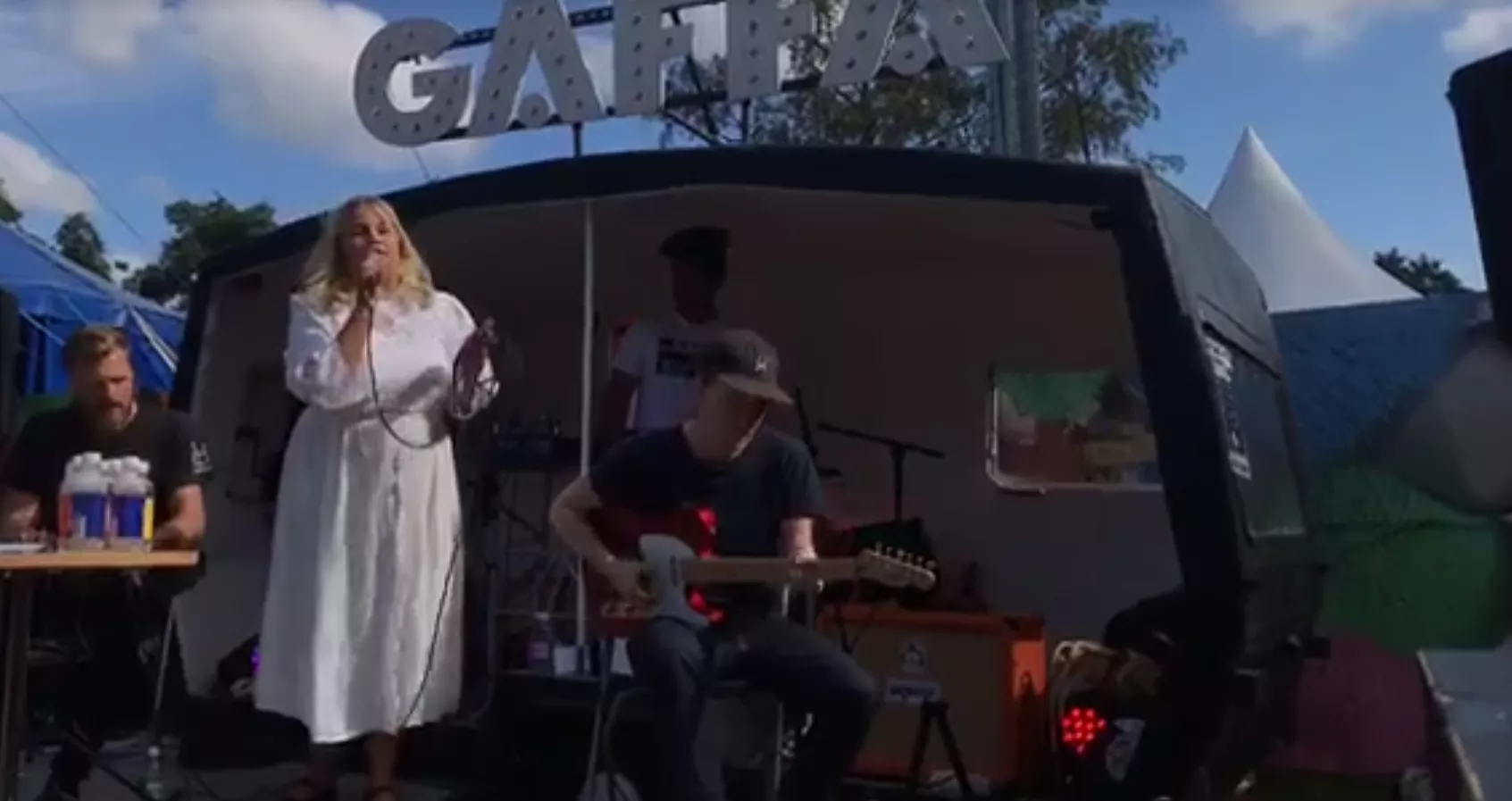 Se Sarah Klangs fantastiska framträdande i GAFFA-vagnen