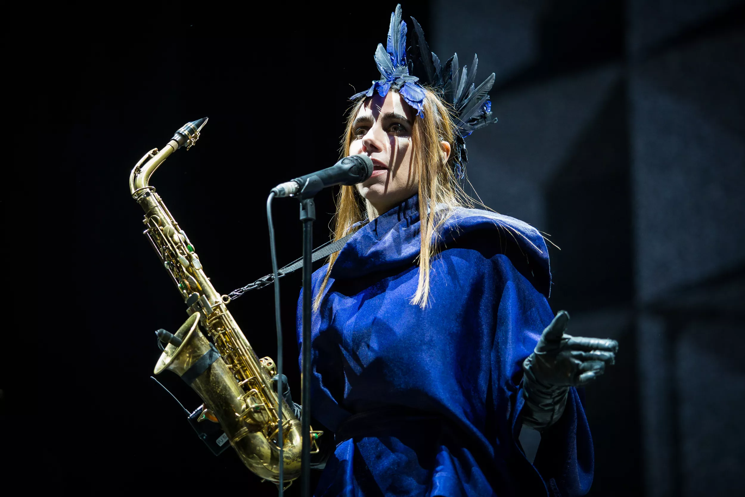 Overbevisende PJ Harvey i kveldsmørket