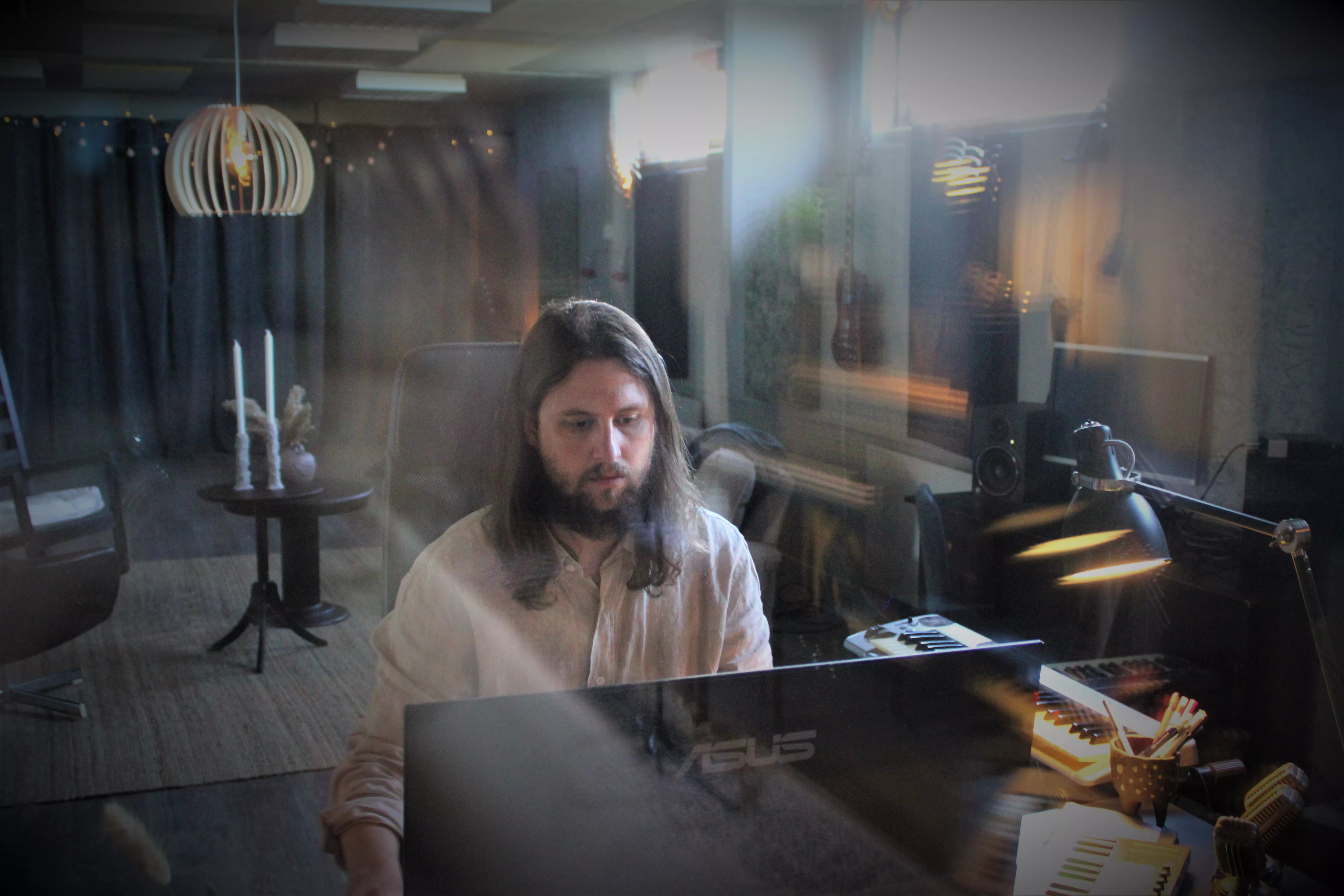 STUDIOBESÖKET: Massiv Musik – Att bo mitt i musiken