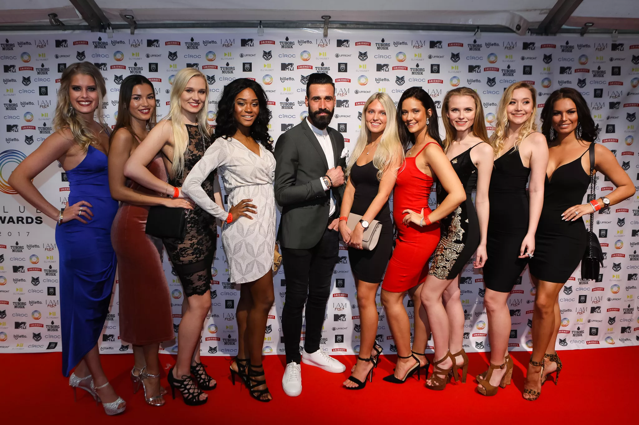 Se stjernerne på den røde løber til Club Awards