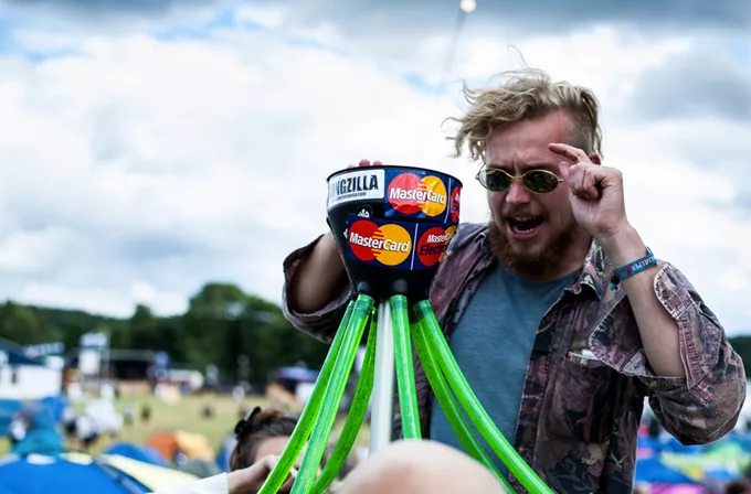 Smukfest i tal: Så meget øl, vand og spiritus drikker gæsterne