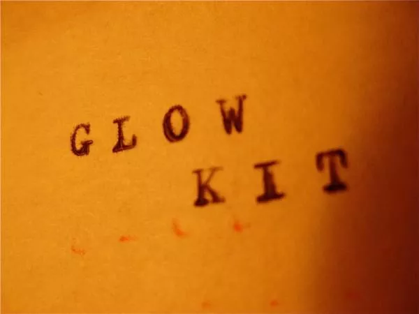 Glow Kit udgiver i Danmark, Tyskland og Canada