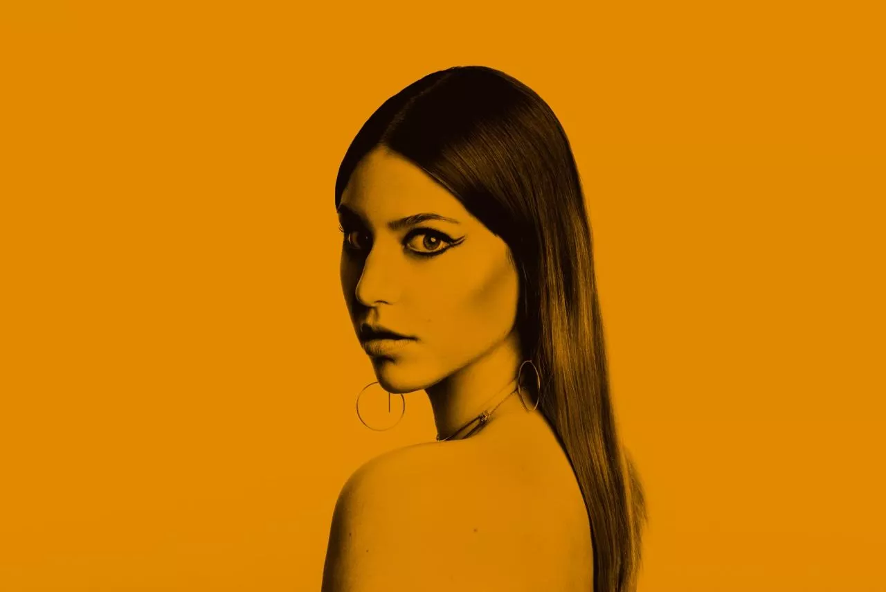 Fallulah skriver amerikansk kontrakt med tunge branchefolk