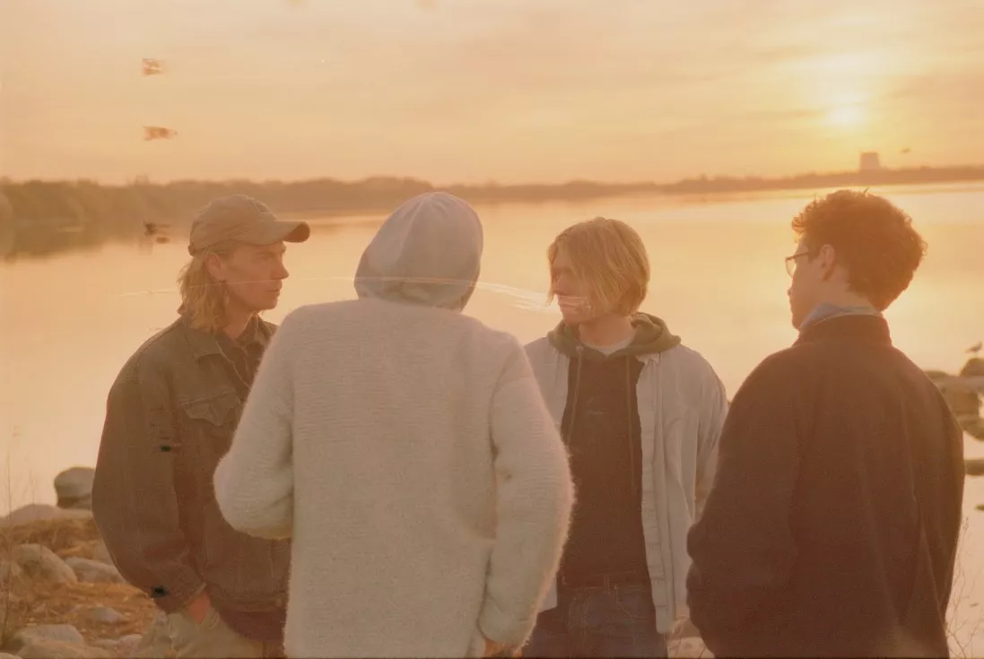 ANMELDELSE: Legesyge popsjæle i demogløder