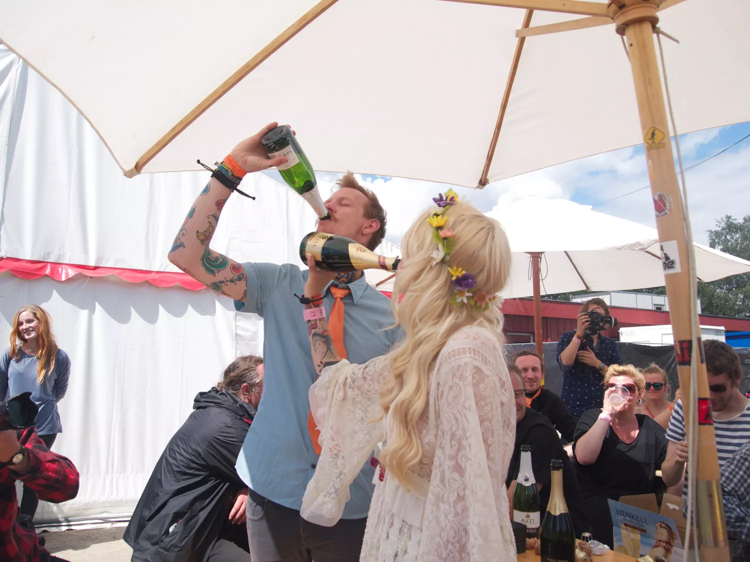 Norske Coffin Camp med bryllup på Orange Scene