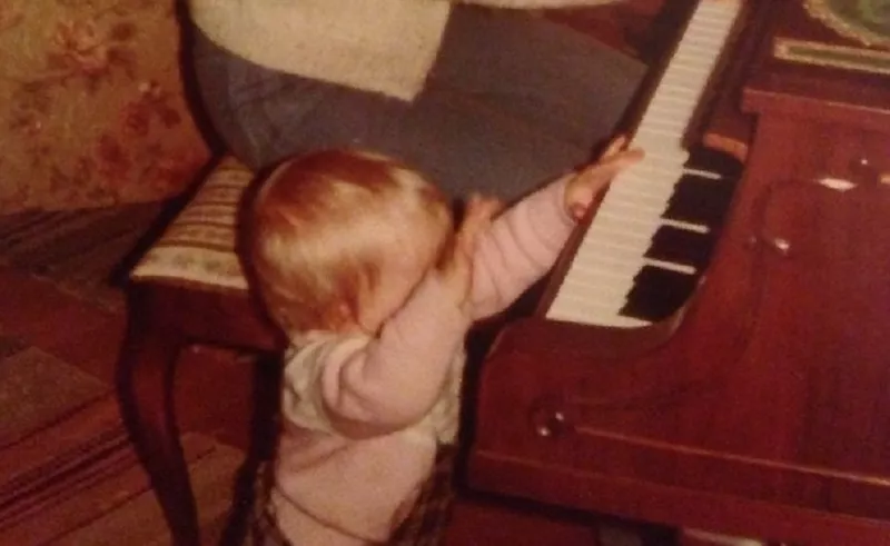 TBT: Vem är den halvsvenska artisten?