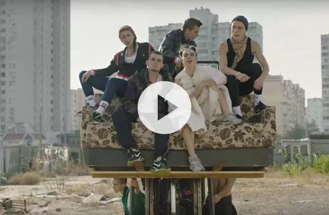 Se ny MØ-video: Man må fucke tingene op