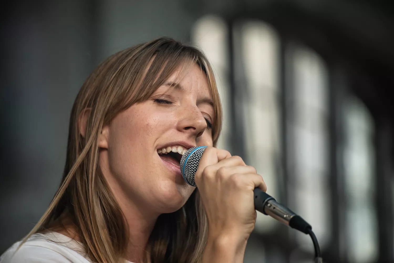 Folkrocket stortalent med gylden stemme