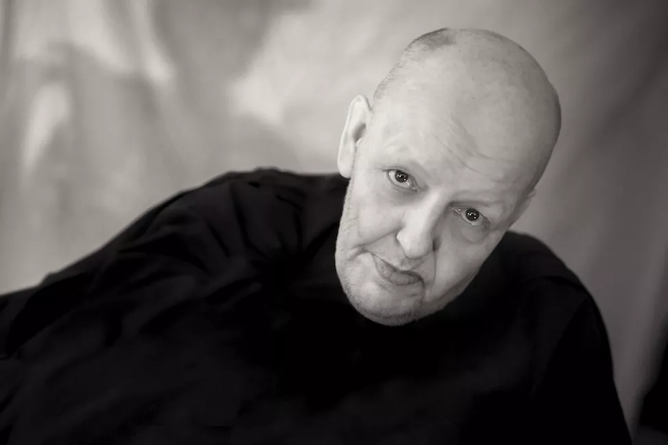 En titt in i Freddie Wadling – den kreativa lavafloden