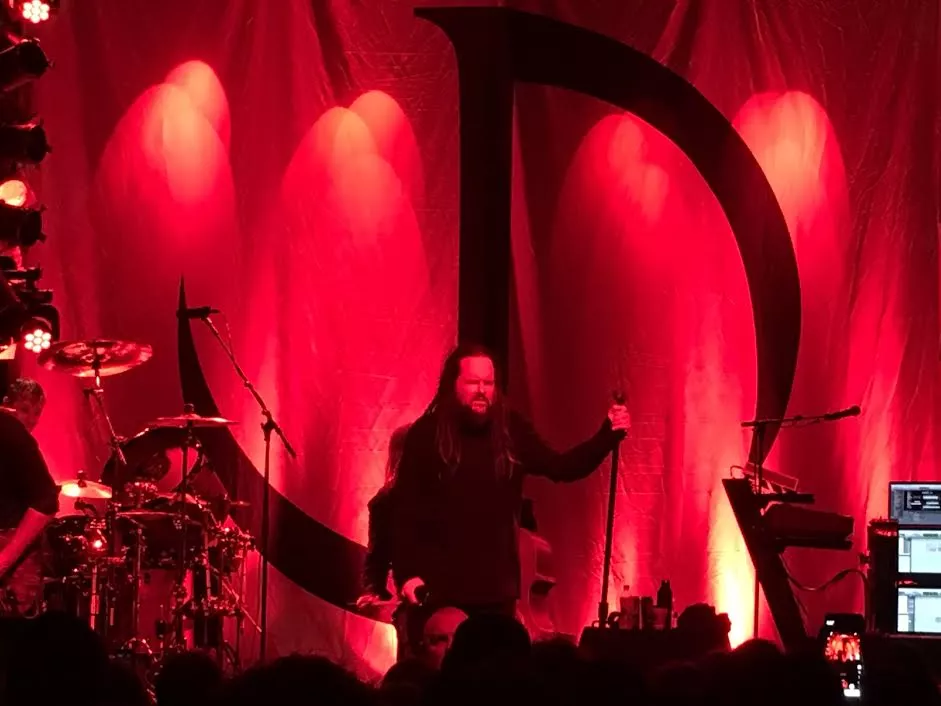 Korn-forsangeren leverede et mesterværk af en intimkoncert