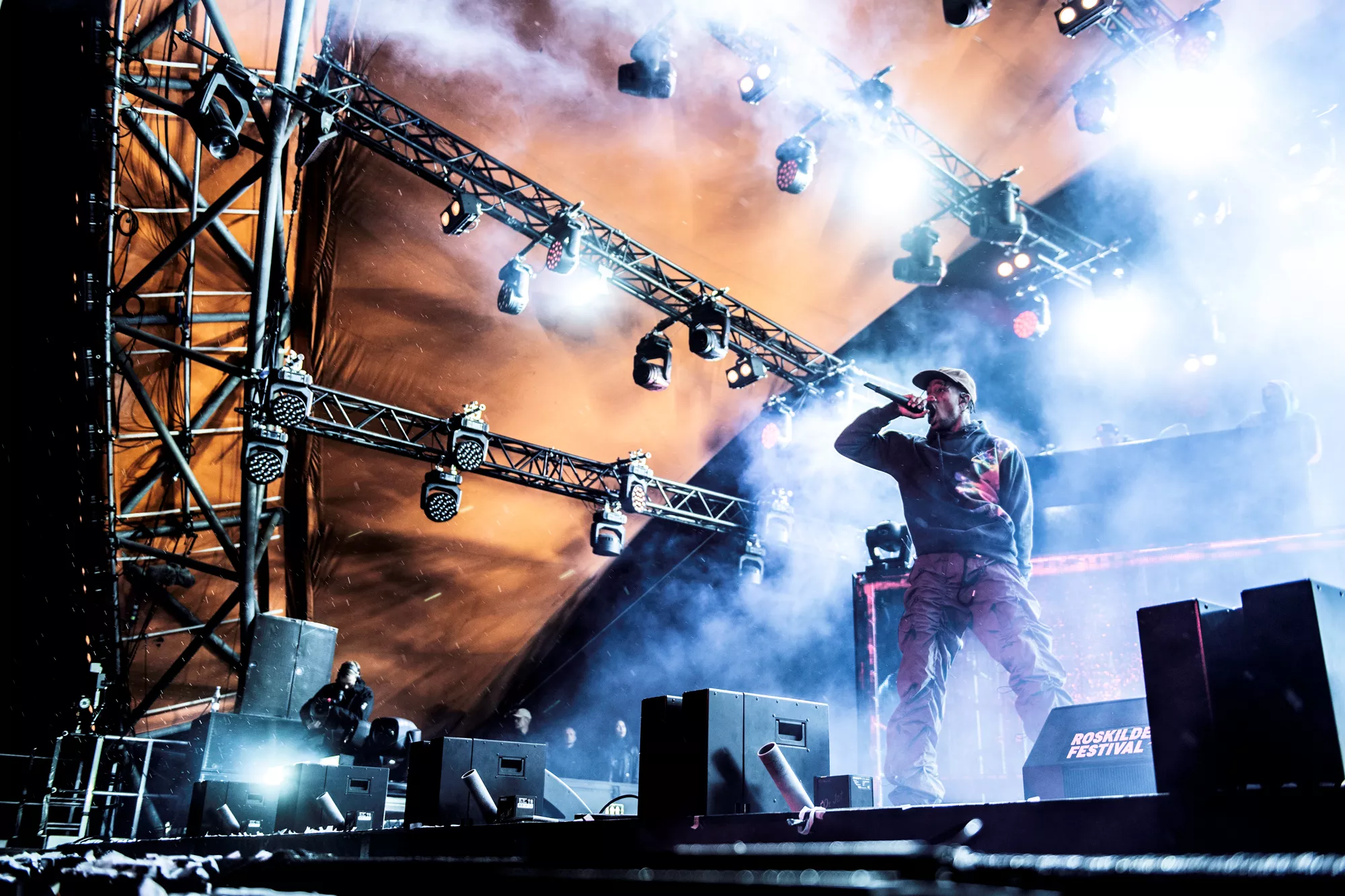 Travis trykkede speederen i bund på Orange