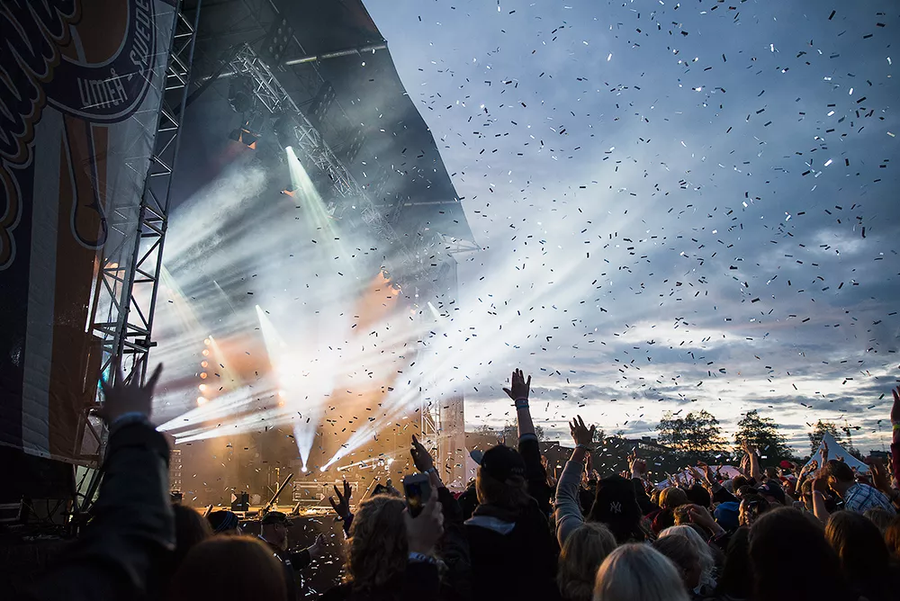 Folkfesten nekas serveringstillstånd – politiker rasar