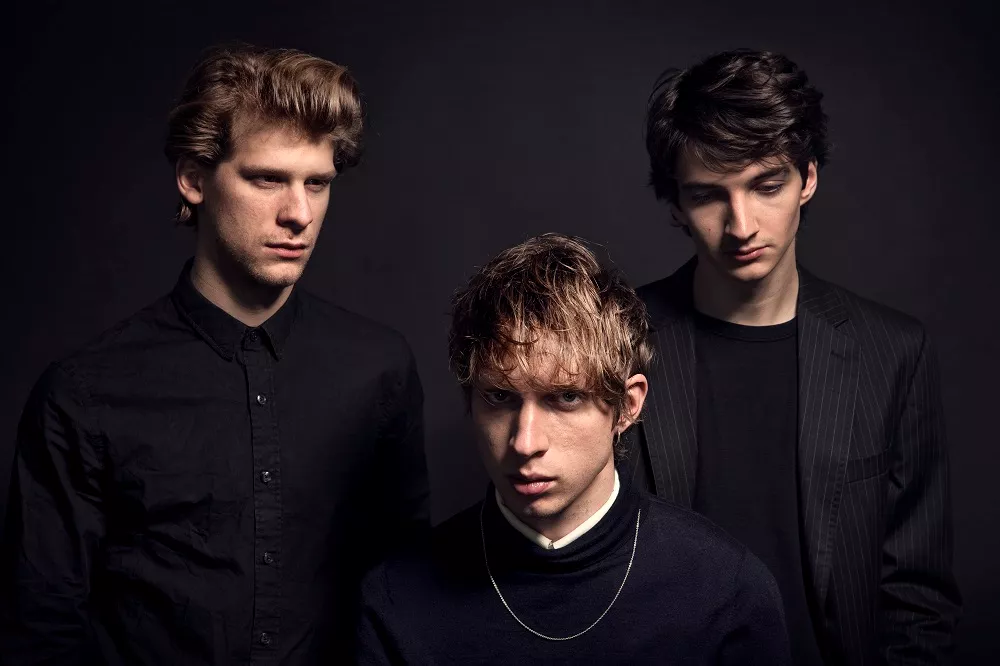 Se Shiny Darklys fem yndlingsvideoer