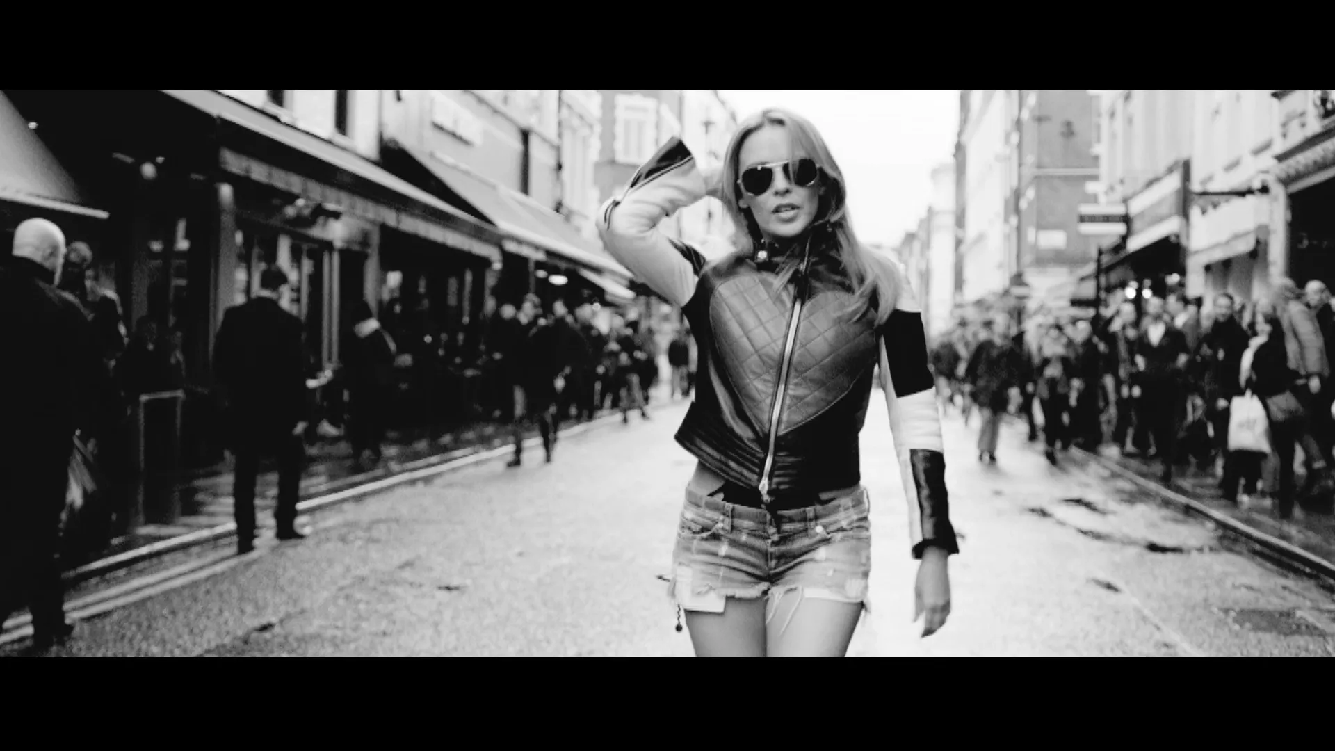 Kylie firar 25 år som artist